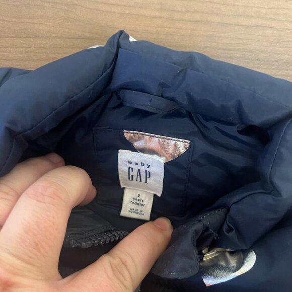 Baby Gap Puffer Vest Size 2T - Picture 4 of 5